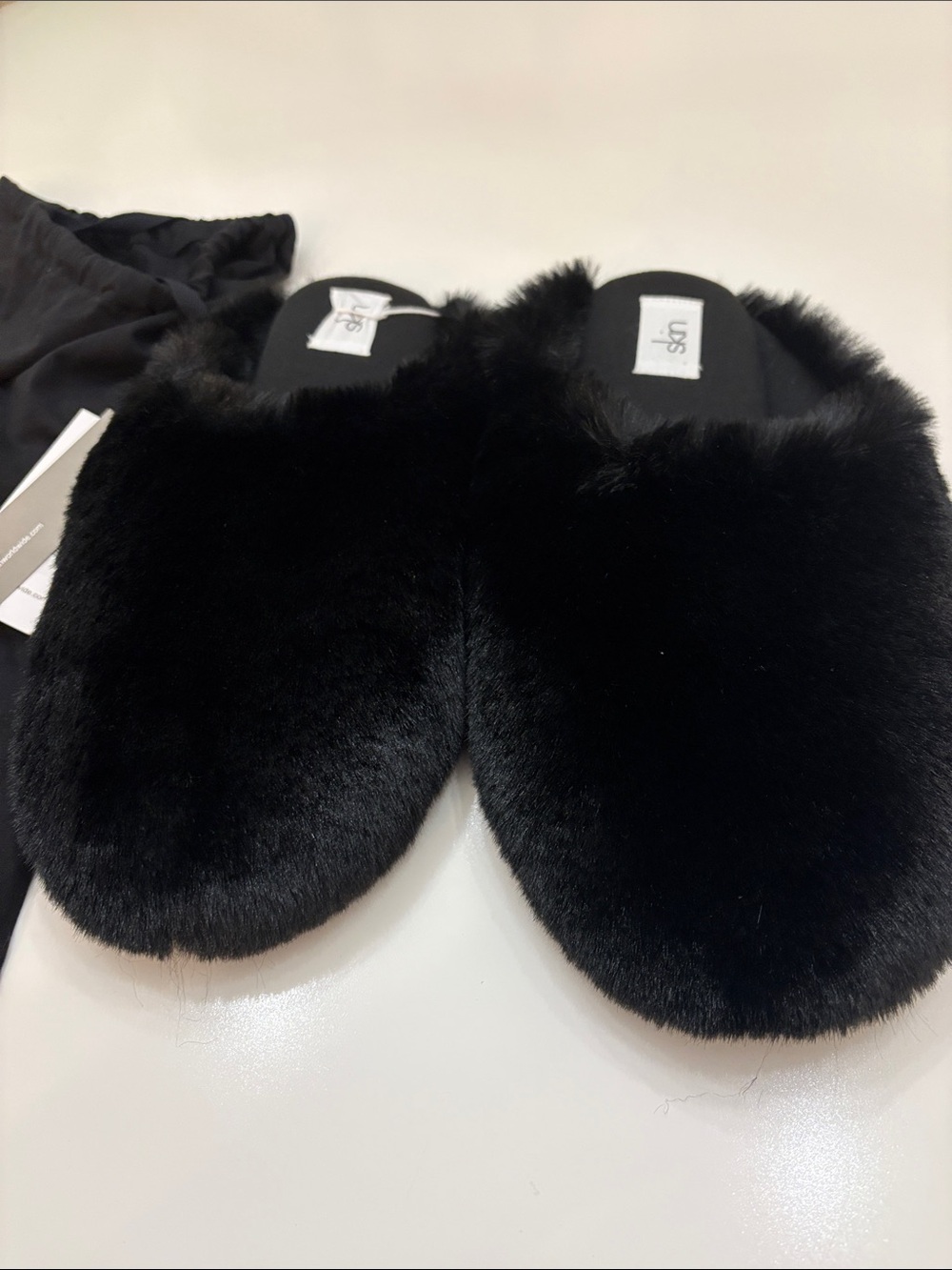Skin Wilma Black Faux Fur Slide Slippers new with tags